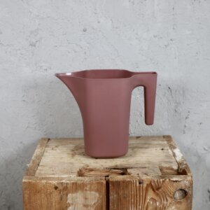 prosperplast-plastová-krhla-jug-marsala-1,8-litra-rastlinkovo