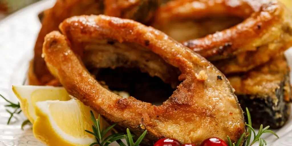 Ako pripraviť kapra na štedrovečerný stôl: Tradičný recept s nádychom Vianoc 2 3 24