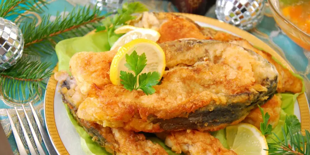 Ako pripraviť kapra na štedrovečerný stôl: Tradičný recept s nádychom Vianoc 3 4 23
