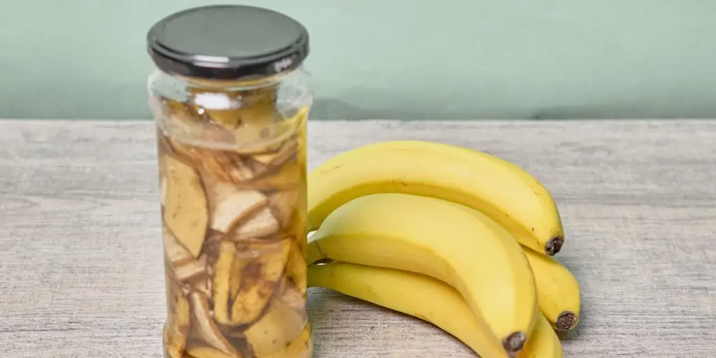 hnojivo-z-bananovych-supiek-rastlinkovo