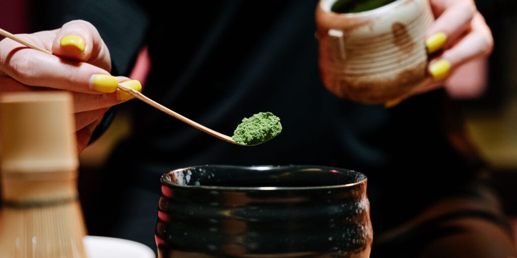 matcha-ako-pripravit-matchu-rastlinkovo
